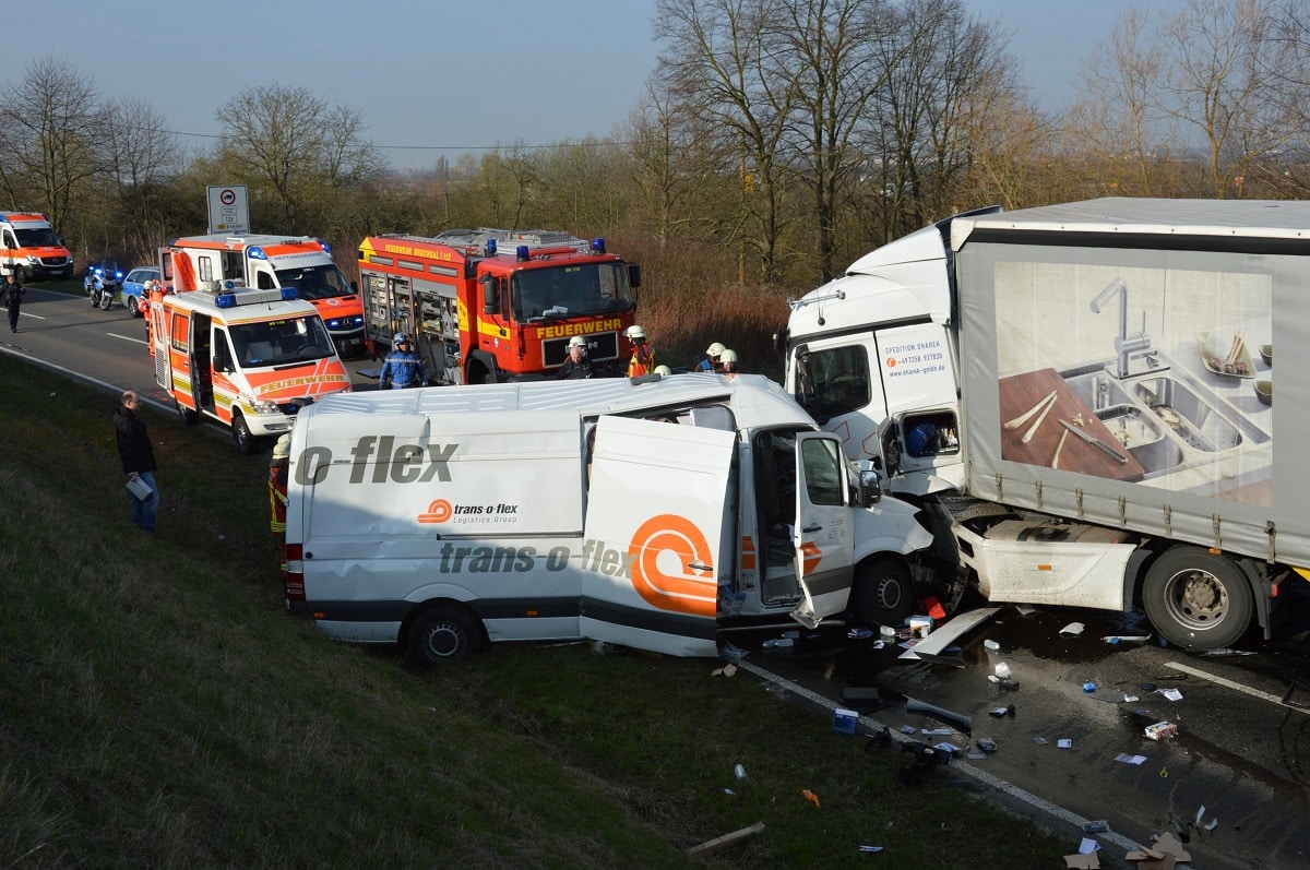 Tödlicher Unfall Auf Der B 3 Bei Bruchsal