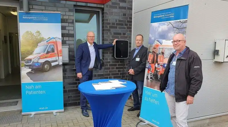 Die Rettungsdienst-Kooperation in Schleswig-Holstein hat am 29. September 2020 neue Ladesäulen für Elektroautos in Betrieb genommen.