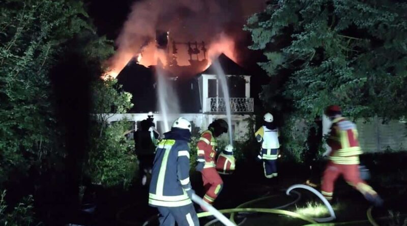 In der Nacht auf den 6. Juli 2021 brannte eine alte Stadtvilla in Heiligenhaus vollständig aus.