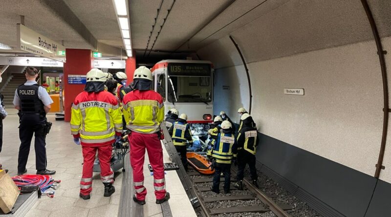 Eine Person wurde am Morgen des 4. August 2021 am Bochumer Hauptbahnhof von einer einfahrenden U-Bahn erfasst.