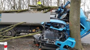 Das Fahrerhaus zeigt wie fleissig der schutzengel des fahrers war