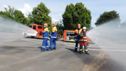 Jugendfeuerwehr der FF Bad Segeberg bei einer Löschübung