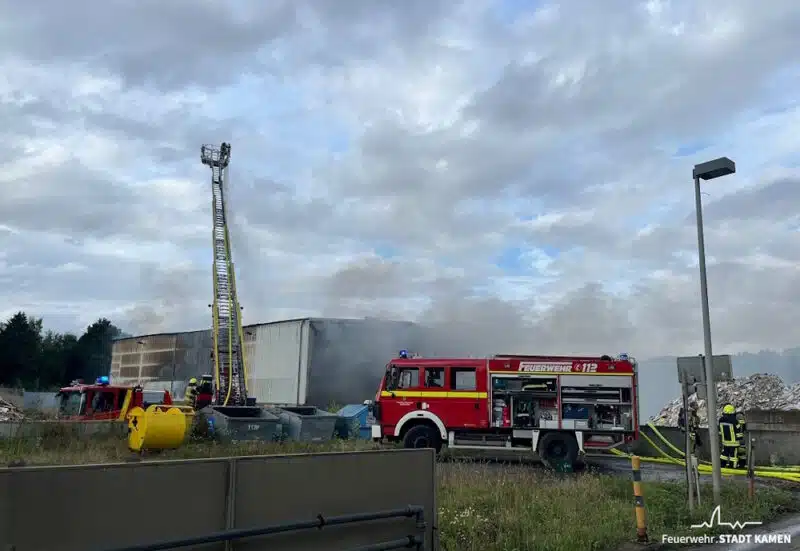 Die Feuerwehr Kamen war mit zwei Löschzügen vor Ort.