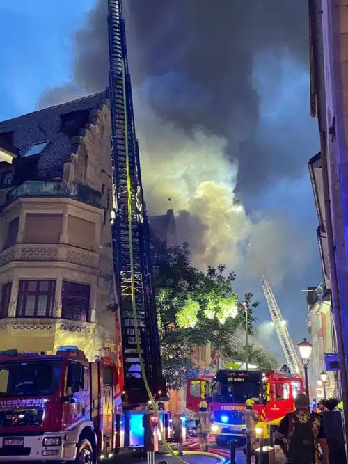 Rasante Brandausbreitung bis in die frühen Morgenstunden