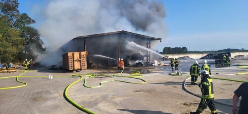 Schlimmeres verhindert: Durch die Löschmaßnahmen griff das Feuer nicht auf andere Gebäude über.