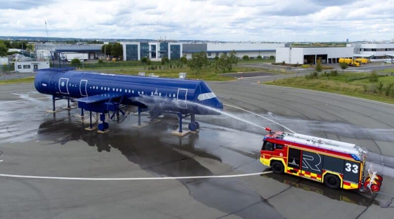 Löschfahrzeug Rosenbauer RT bei einer Einsatzübung.