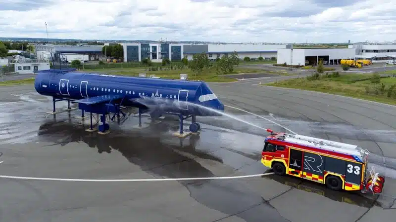 Löschfahrzeug Rosenbauer RT bei einer Einsatzübung.