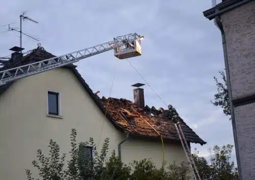 Absturzsicherung beim Dachstuhlbrand