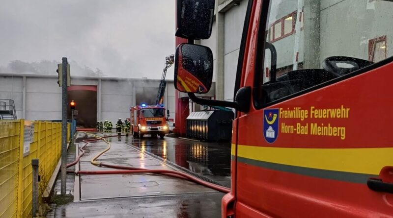 Viele Einsatzkräfte waren gefordert. Der Einsatz dauerte über 5 Stunden.