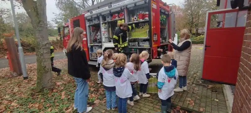 Ganz vorne mit dabei. Die Kinder durften die Feuerwehrautos kennenlernen.