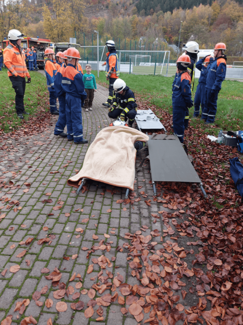 Das Personal vom Behandlungsplatz steht für die Versorgung der 6 vermissten Personen bereit