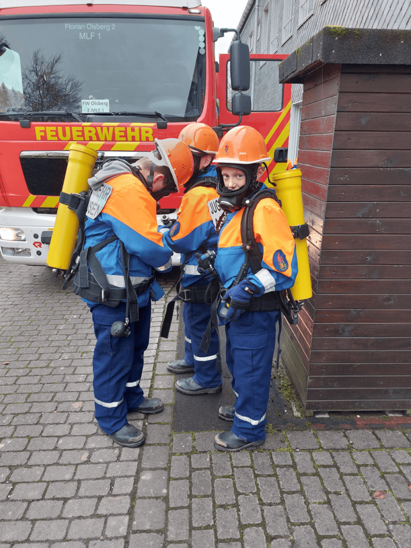 Jugendfeuerwehr im Einsatz. Spezielles Atemschutzgerät