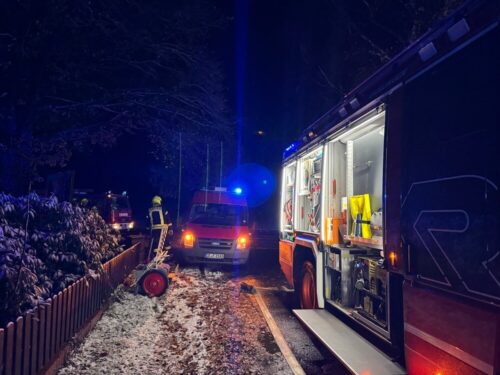 Brandbekämpfung nicht ausgeschlossen. Eine mögliche Wasserversorgung wurde hergestellt.