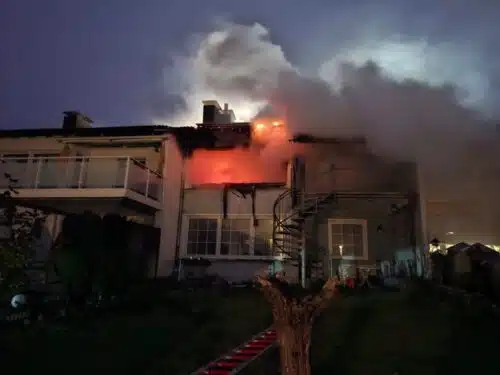 Großer Wohnungsbrand am frühen Morgen