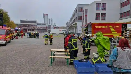 Ausrüstung des Trupps mit einem Vollschutzanzug