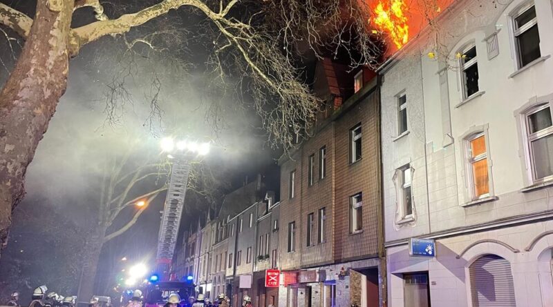 Der Dachstuhlbrand nahm massive Ausmaße an