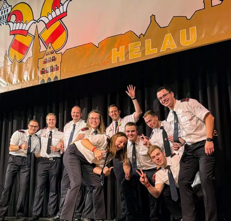 Die FF Werne wünscht ein kräftiges Helau. Stolz ist sie auf den Prinzen aus den eigenen Reihen, der seit vielen Jahren bei der Freiwillligen Feuerwehr ist. Foto: FF Werne