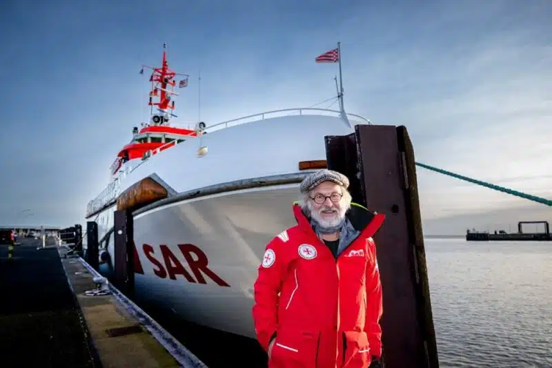 Der neue Botschafter der Seenotretter: Krimiautor Klaus-Peter Wolf. Foto: Die Seenotretter - DGzRS, David Hecker