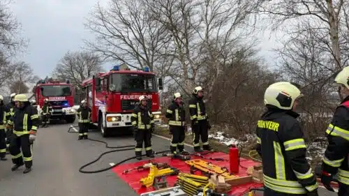 Einblick aus dem Arbeitsbereich der Einsatzkräfte. Das technische Gerät liegt bereit. Foto: Sönke Geiken