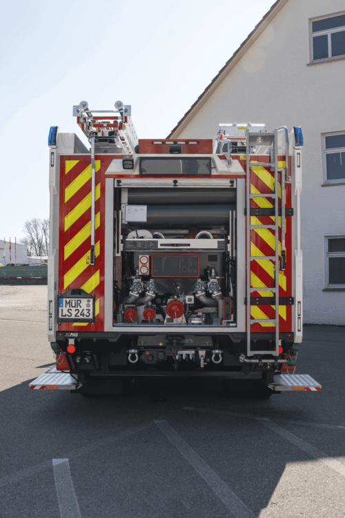 Der Pumpenbedienstand entspricht der neuesten "Z-Control"-Generation.