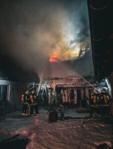 Zangenangriff von zwei Seiten