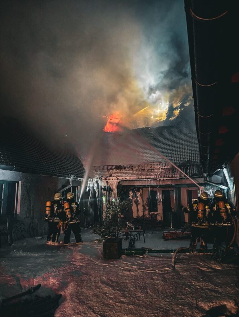 Zangenangriff von zwei Seiten