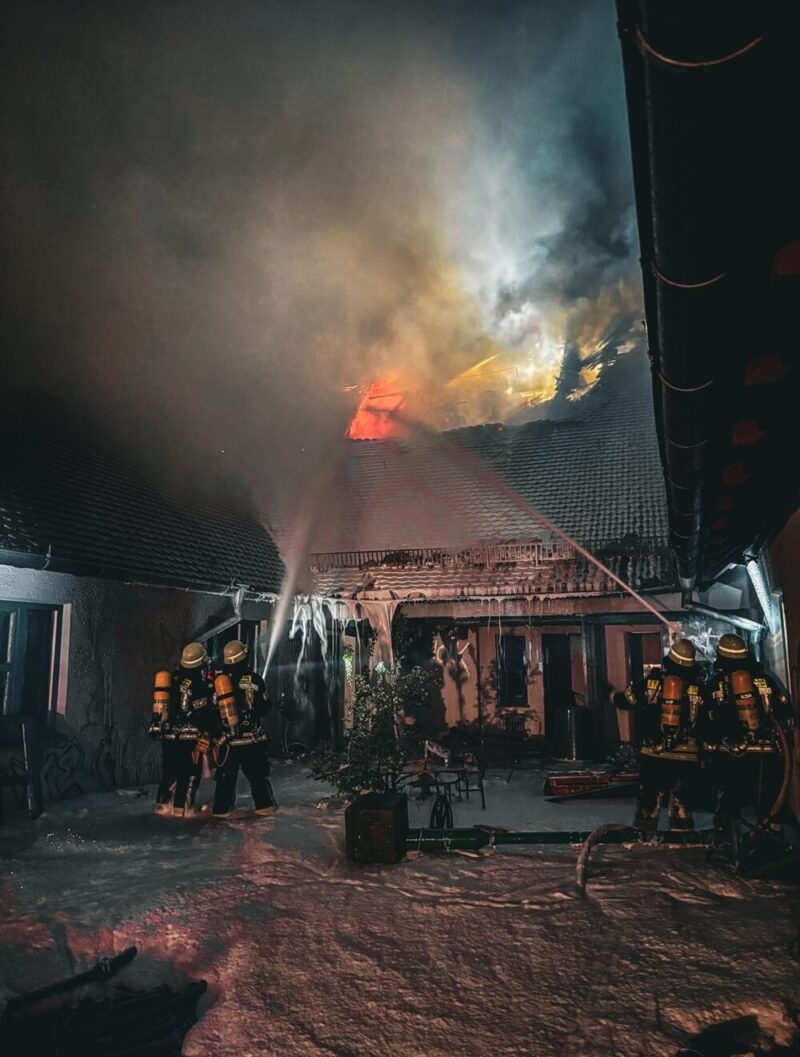 Zangenangriff von zwei Seiten