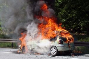 Fahrzeugbrand auf dem Standstreifen