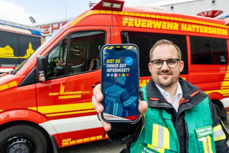 Schnell zugängliche Informationen: Die Feuerwehren der Stadt Hattersheim am Main sind nun auf allen relevanten Social-Media-Kanälen präsent. Foto: Svenja Baum/Feuerwehren Hattersheim