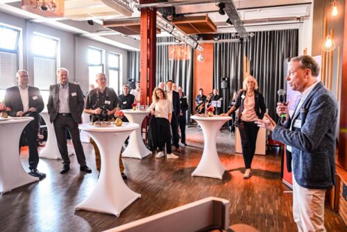 Anschubfinanzierung: Siegfried Brockmann (r., heute bei der Björn Steiger Stiftung) berichtete als damaliger Pressesprecher des Gesamtverbands der Deutschen Versicherungswirtschaft (GDV) über die finanziellen Schwierigkeiten beim Start des Projekts. (Foto: Rauchmelder retten Leben)