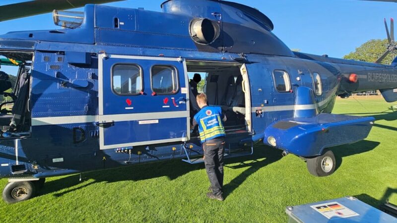 Vorauskommando: Mit einem Hubschrauber der Bundespolizei wurde ein Teil der ATF-Spezialkräfte nach Österreich geflogen. (Foto: Pressestelle BBK)
