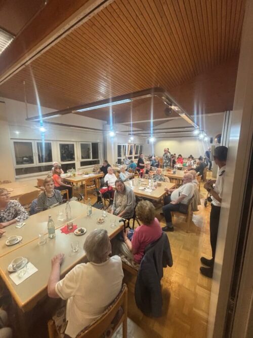 Evakuierungsstelle des DRK-Heimes: Sie war voll ausgelastet, sodass sie zwischenzeitlich geschlossen werden musste. (Foto: Feuerwehr Datteln)