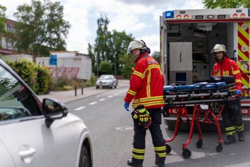Viele rücksichtslose Autofahrer: Oft hilft trotz notwendiger Eile nur eine gute Übersicht und Vorsicht, um als Einsatzkraft einen Unfall zu vermeiden. (Foto: LFV SH)