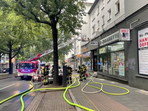 Blick auf die Einsatzstelle: In der Essener Innenstadt kam es am 12. September 2025 zu einem Kellerbrand. (Foto: Feuerwehr Essen)