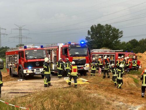 Hohe Einsatzbereitschaft: Die Feuerwehrkräfte waren schnell und zahlreich am Unfallort. (Foto: Kreisfeuerwehr Rotenburg-Wümme)