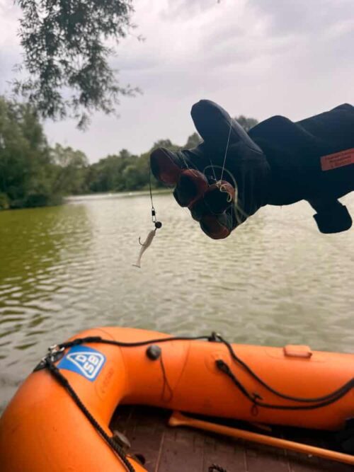 Warnung: Die Feuerwehr Detmold weist ausdrücklich auf die Gefahren hin, die für Wildtiere von zurückgelassenen Angelschnüren ausgeht. (Foto: C. Rieks/Feuerwehr Detmold)
