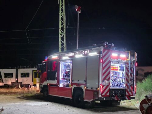 Unterstützt wurde auch durch die Fachgruppe Lichtmast der Ortsfeuerwehr Garßen. (FF Celle)