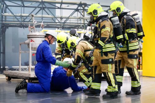 Beeindruckende Live-Präsentationen: Der Werkfeuerwehrverband Deutschland (WFVD) bot u. a. Einblicke in strategisches Notfallmanagement, das im Ernstfall über Leben und Tod entscheiden kann. (Foto: Messe Düsseldorf/ctillmann)