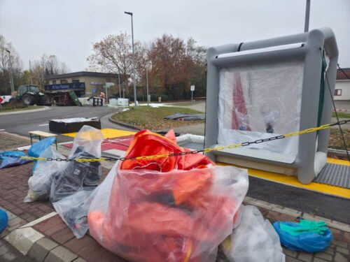 Stundenlanger Einsatz: Das Arbeiten im Chemieschutzanzug ist anstrengend. Die Einsatzkräfte mussten während der Arbeiten mehrfach ausgewechselt werden. (Foto: Kreisfeuerwehr Rotenburg (Wümme))