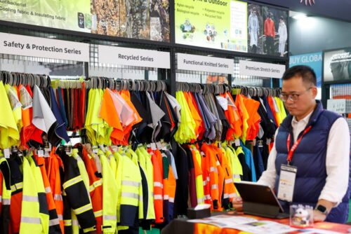 Persönliche Schutzausrüstung (PSA): Auf der A+A präsentierten sich gebündelt Hersteller von innovativen Geweben und Komponenten. (Foto: Messe Düsseldorf/ctillmann)