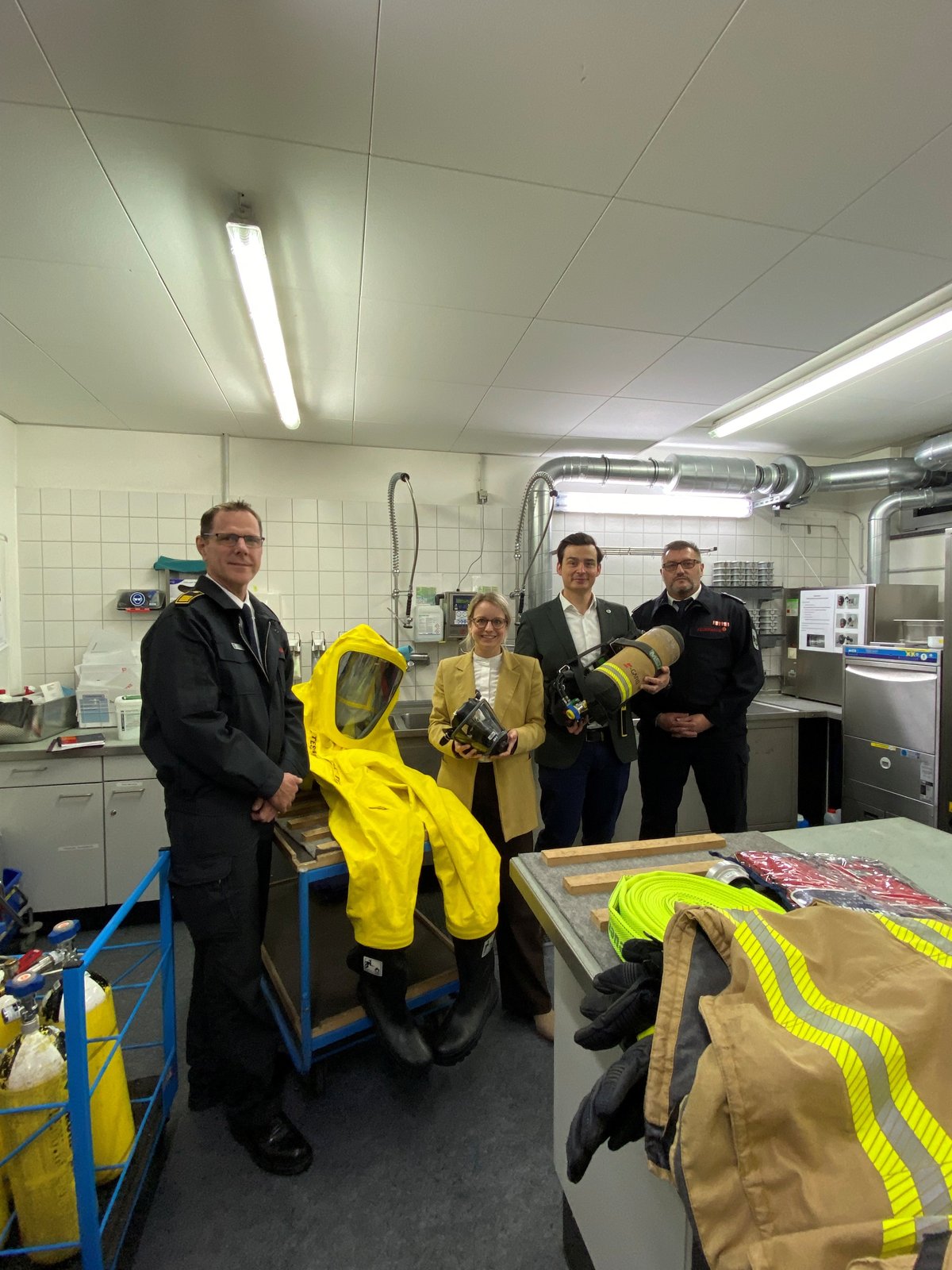 Vielversprechende Kooperation im Brandschutz: (v.l.n.r.) Jörg Köhler, Laura Lundberg, Marcel Kreutz, Axel Staehler. Foto: Feuerwehr Bergisch Gladbach
