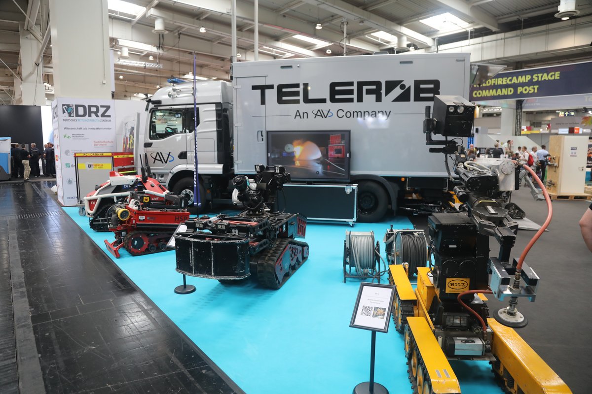 Deutsches Robotik Zentrum (DRZ): Zahlreiche robotische Systeme für unterschiedliche Einsatzzwecke zeigten am Stand des DRZ auf der Interschutz ihre Fähigkeiten. (Foto: Stefan Wagner)