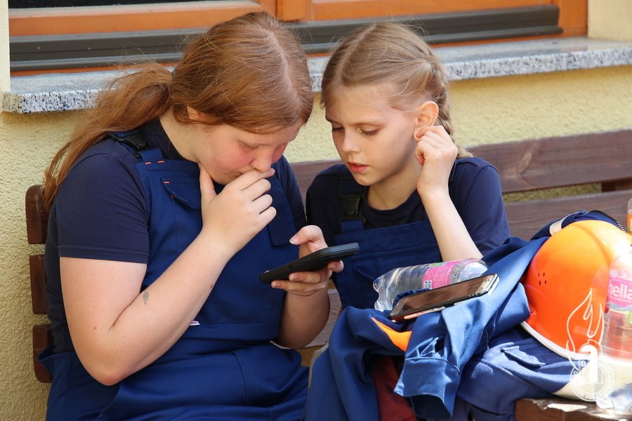 Positives Fazit: Jugendliche zeigen sich im Umgang mit KI und Social Media reflektierter, als viele Erwachsene annehmen. (Foto: Christine Hepner/DJF)